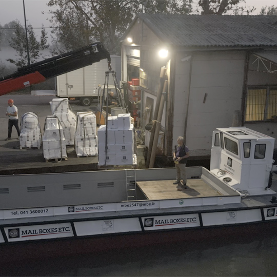 MBE Mirano: affidabilità nella logistica e nelle spedizioni per le aziende venete.