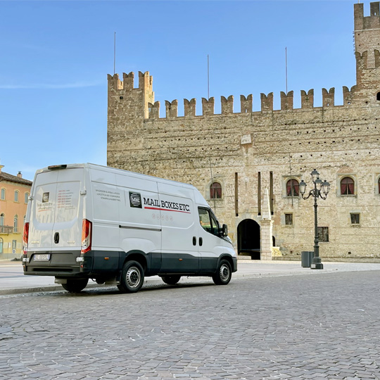 Innovazione logistica e tradizione locale: dove le spedizioni diventano opportunità.